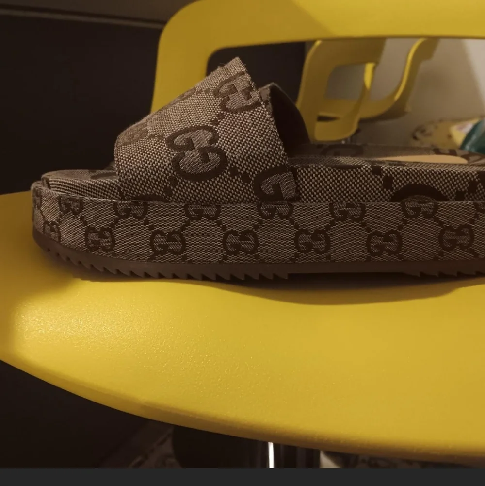 Gucci "Brown" Wedges with Logo Pattern - Picture 4 of 6